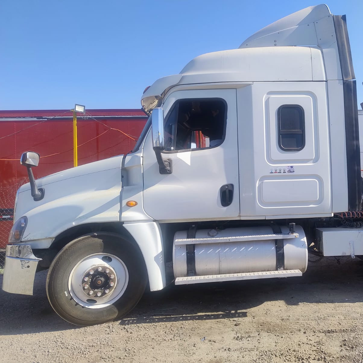 Camión Freigthliner CASCADIA 48"