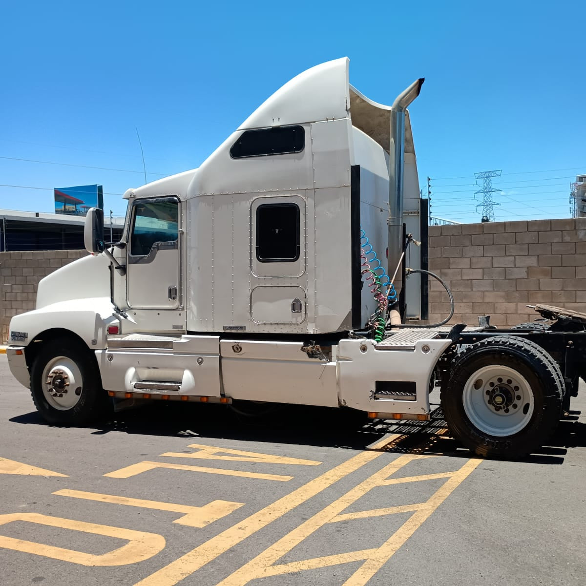 Camión Kenworth T600 72" AEROCAB