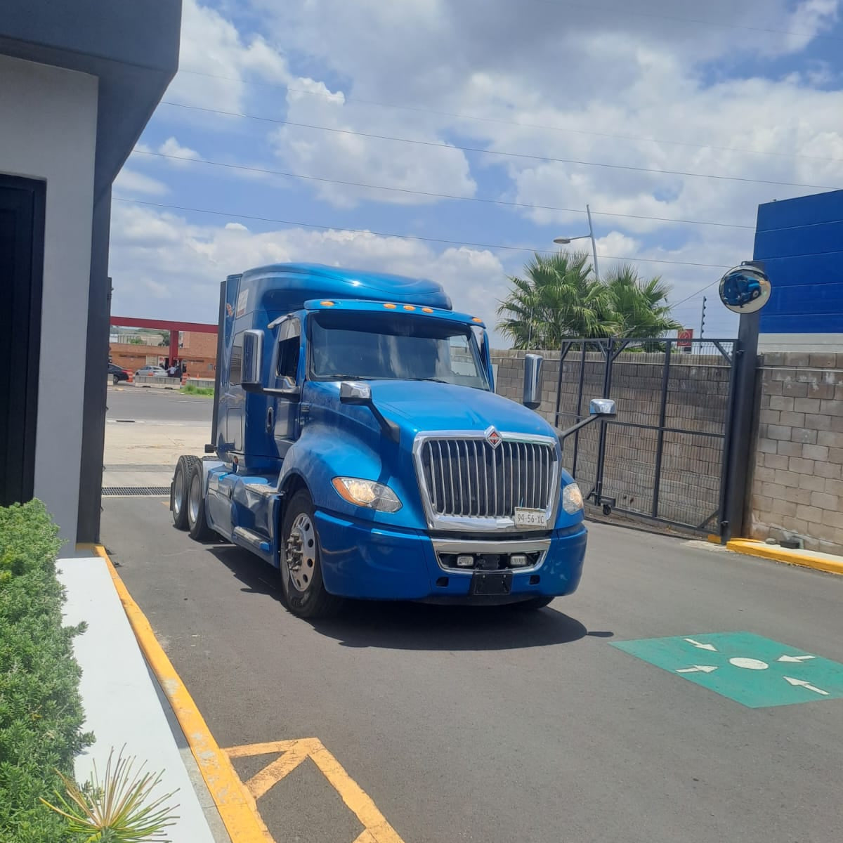 Camión International LT 56"