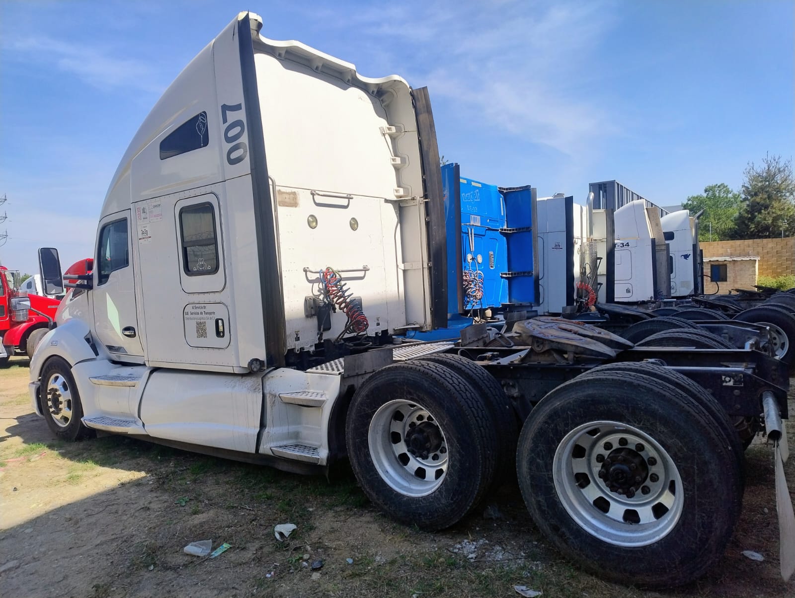 ista del chasis y eje trasero de 46,000 lbs con paso 3.91, mostrando neumáticos.