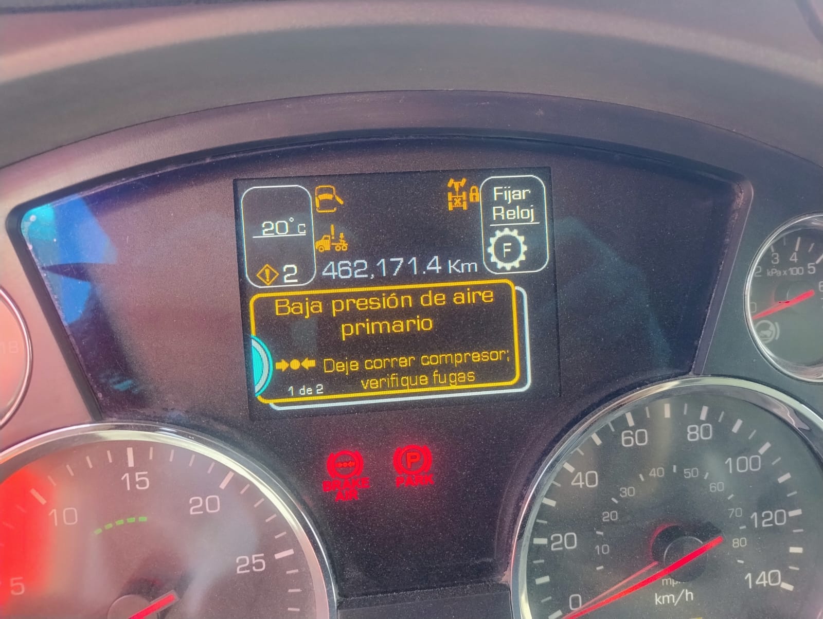 Detalle del clúster de instrumentos digital del Kenworth 2017