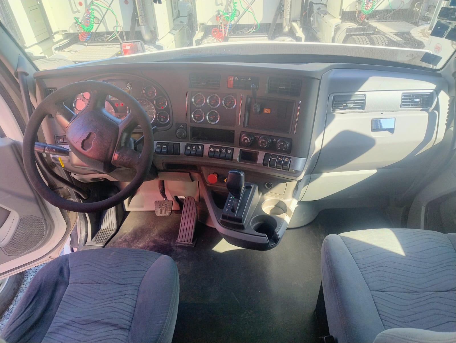 Interiores de camion seminuevo Kenworth