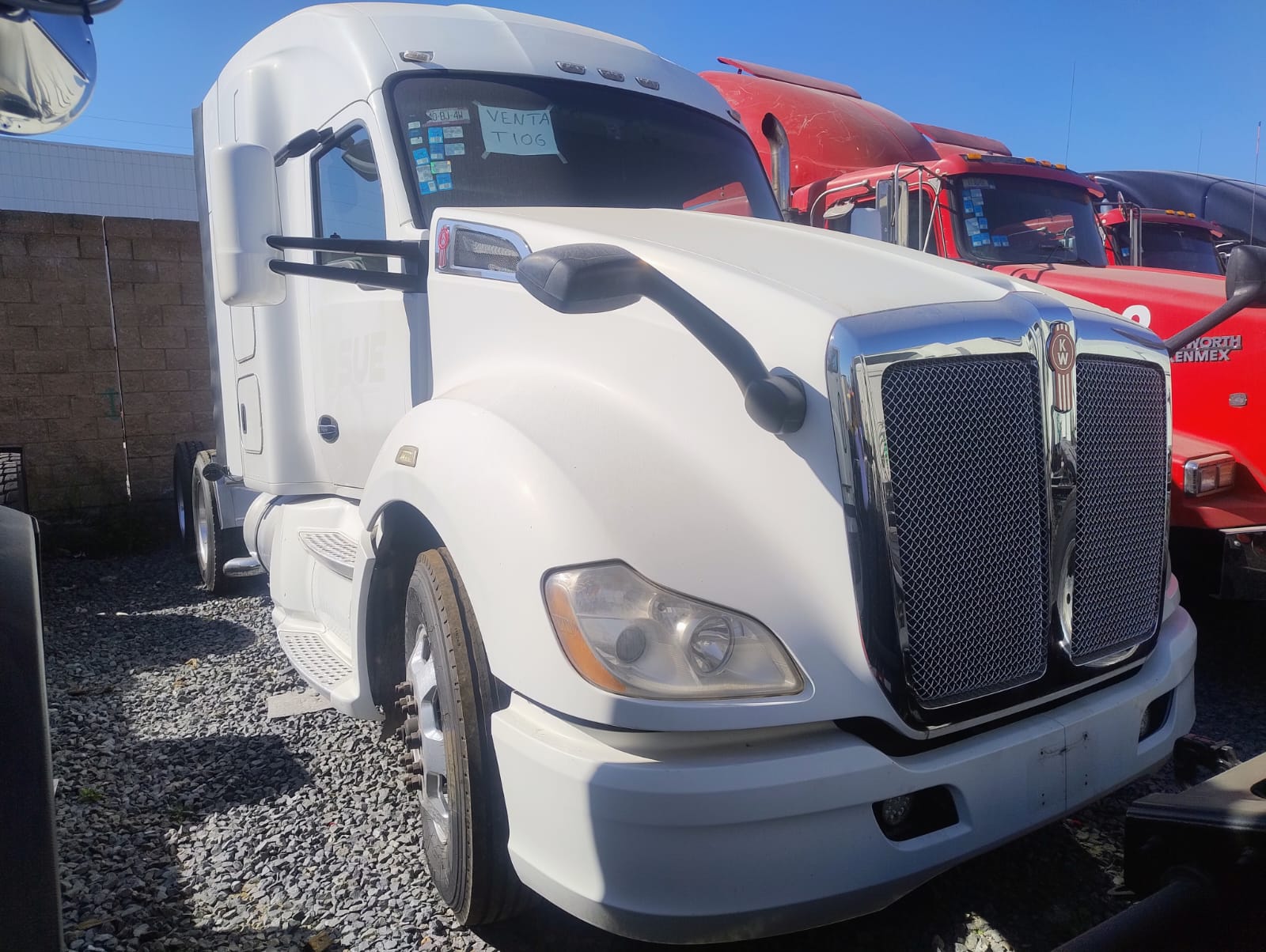 Vista frontal del Kenworth T680 nacional