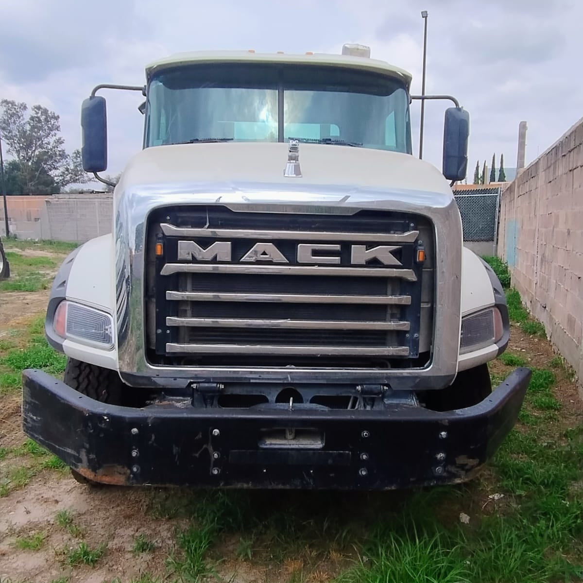 Camión Mack Granite 81 K - ELCAMIONERO.MX