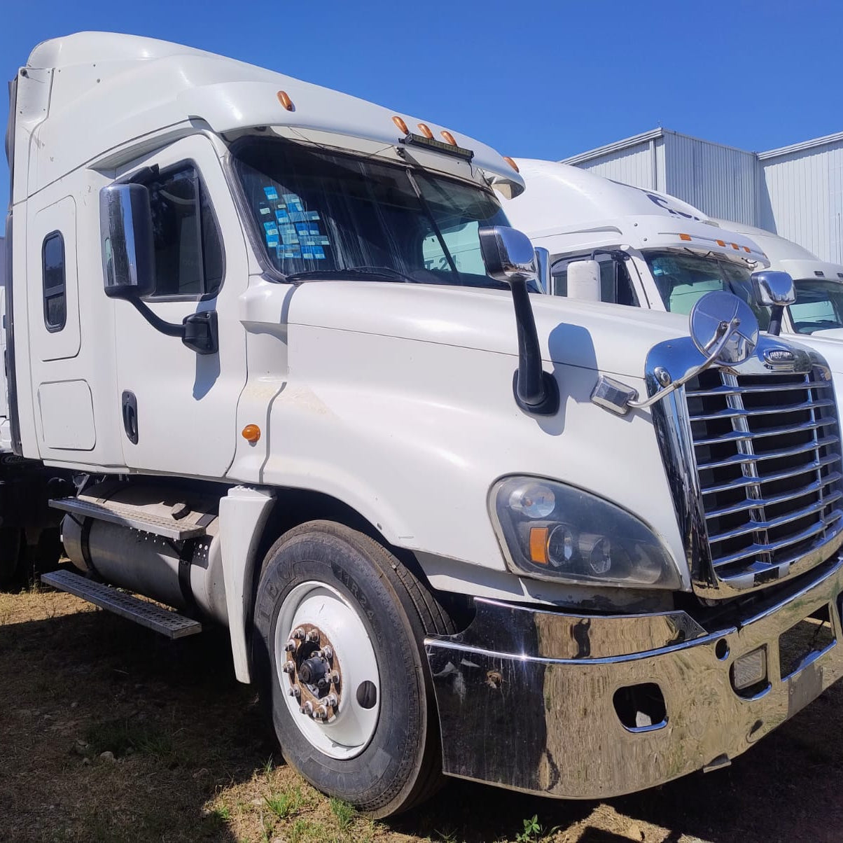 Camión Freigthliner CASCADIA 48"
